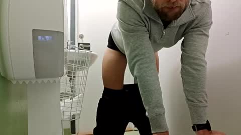 Leeo online show from December 3, 12:44 pm