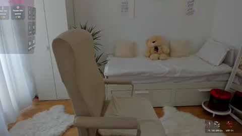 bubbledoll7 online show from March 17, 9:14 am