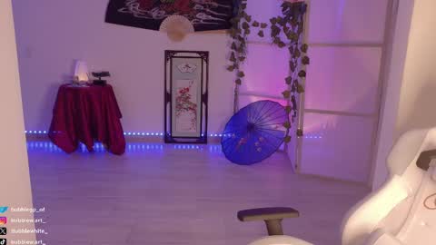 BubbleJereth online show from September 12, 6:43 pm