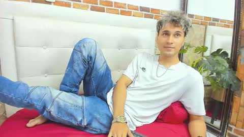 Buddy Whitte online show from September 11, 1:34 pm