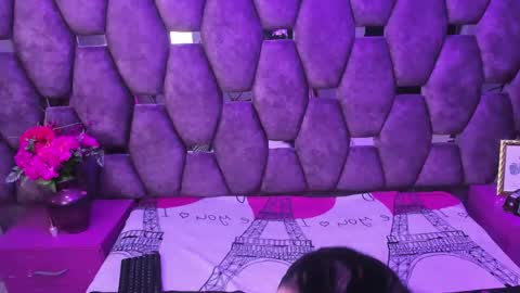 burbuja pink  online show from February 17, 3:27 am