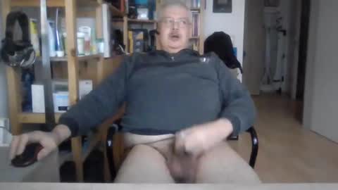 Snapshot of busibaer666 chatting on February 27, 10:33 am busi online show from February 27, 10:33 am