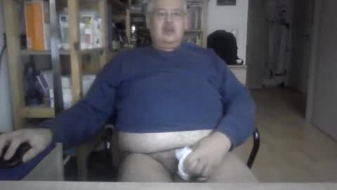 Snapshot of busibaer666 chatting on October 25, 6:35 am busi online show from October 25, 6:35 am