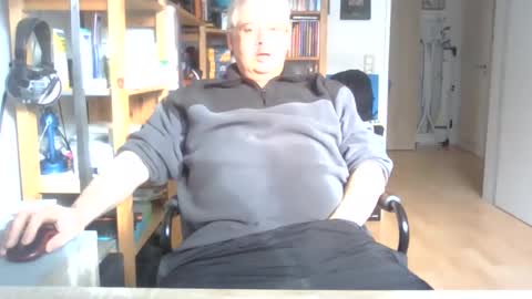 Snapshot of busibaer666 chatting on February 23, 10:17 am busi online show from February 23, 10:17 am