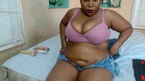 BUSTYQUEENB online show from March 27, 7:03 am