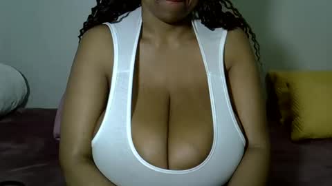 bustytessa37 online show from May 12, 4:27 pm