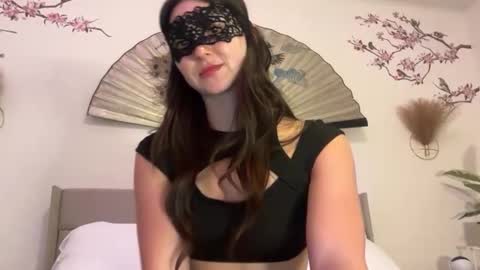 busy_bee69 online show from June 5, 3:02 am