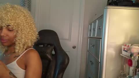 butterfly booty online show from December 21, 4:02 pm