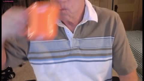 Snapshot of buttnakedfun954737 chatting on October 24, 8:04 am Miles online show from October 24, 8:04 am