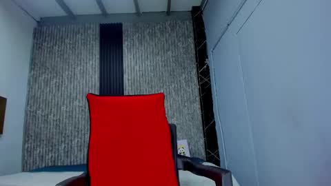 caitlyn_joness_ online show from December 4, 8:30 pm