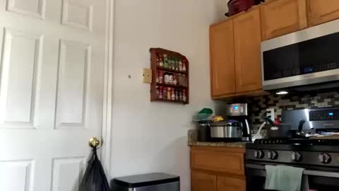 Snapshot of calishop1 chatting on December 16, 4:27 pm calishop1 online show from December 16, 4:27 pm