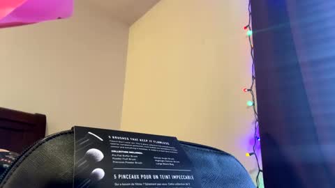 Snapshot of calishop1 chatting on December 18, 10:57 pm calishop1 online show from December 18, 10:57 pm