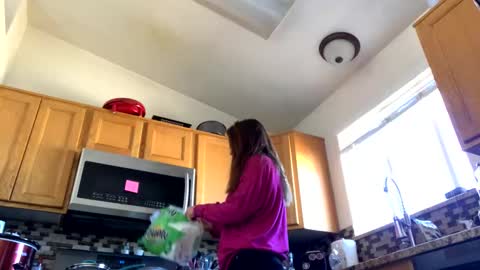 Snapshot of calishop1 chatting on February 28, 7:14 pm calishop1 online show from February 28, 7:14 pm