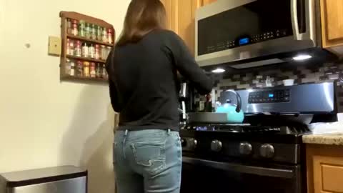 Snapshot of calishop1 chatting on December 7, 3:53 am calishop1 online show from December 7, 3:53 am