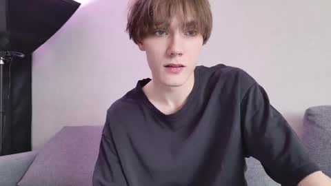 Snapshot of callmenineoneseven chatting on October 21, 12:43 pm Nick online show from October 21, 12:43 pm