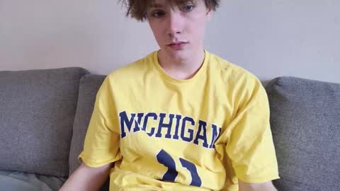 Snapshot of callmenineoneseven chatting on October 13, 7:43 am Nick online show from October 13, 7:43 am