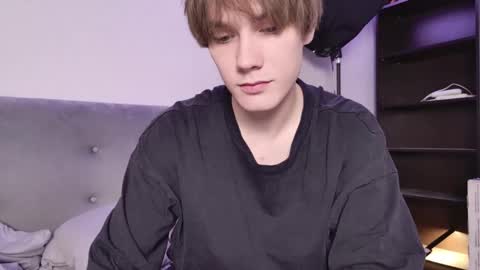 Snapshot of callmenineoneseven chatting on October 19, 9:36 am Nick online show from October 19, 9:36 am