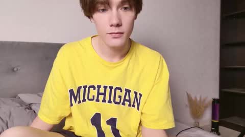 Snapshot of callmenineoneseven chatting on October 30, 5:57 pm Nick online show from October 30, 5:57 pm