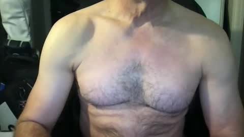 Snapshot of callum5555 chatting on December 4, 9:34 am callum5555 online show from December 4, 9:34 am