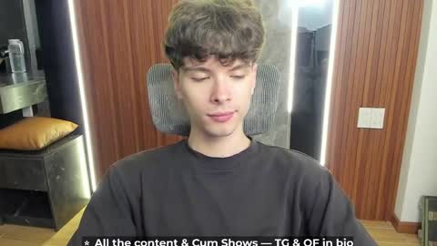 Hey I am Calvin  online show from April 18, 5:26 pm