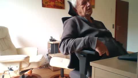 camcologne online show from December 3, 10:27 am