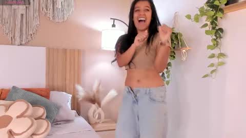 camila_bustamante_ online show from February 28, 5:50 pm