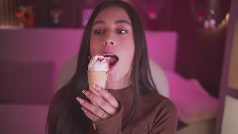 camila_martinez9 online show from November 30, 9:22 pm