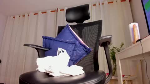 CamilaMendez--- online show from February 15, 2:15 am