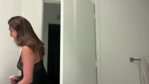 Snapshot of camiliakxoxo chatting on October 10, 8:53 am camiliakxoxo online show from October 10, 8:53 am