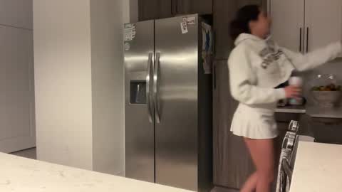 Snapshot of camiliakxoxo chatting on February 12, 4:33 am camiliakxoxo online show from February 12, 4:33 am