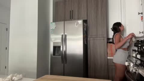 Snapshot of camiliakxoxo chatting on February 21, 5:42 pm camiliakxoxo online show from February 21, 5:42 pm