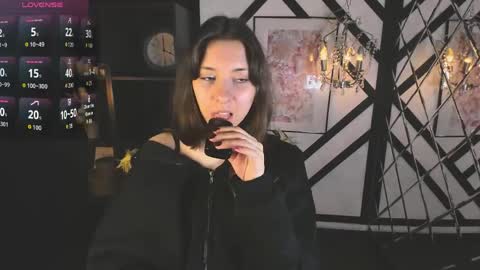 Camilla online show from April 21, 6:09 am