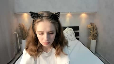 Snapshot of camilla_kelly chatting on October 23, 1:29 am Camilla online show from October 23, 1:29 am