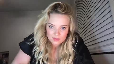 camilleclairexo online show from April 4, 8:10 am