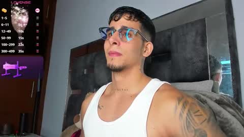   INDEPENDENT MODEL online show from November 15, 7:10 am