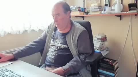 Snapshot of cammee chatting on December 3, 12:02 pm Cammee online show from December 3, 12:02 pm