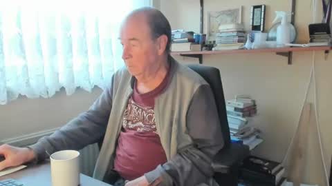 Snapshot of cammee chatting on December 10, 9:44 am Cammee online show from December 10, 9:44 am