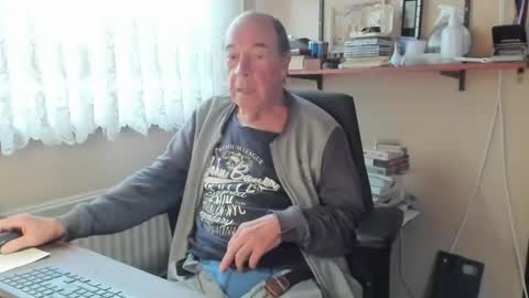 Snapshot of cammee chatting on December 2, 9:52 am Cammee online show from December 2, 9:52 am