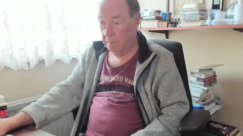 Snapshot of cammee chatting on February 25, 12:49 pm Cammee online show from February 25, 12:49 pm