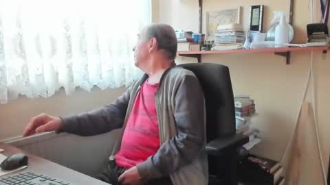 Snapshot of cammee chatting on December 7, 12:40 pm Cammee online show from December 7, 12:40 pm