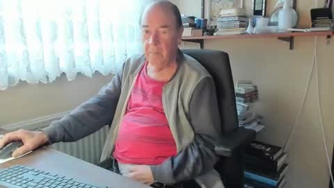 Snapshot of cammee chatting on December 5, 10:39 am Cammee online show from December 5, 10:39 am