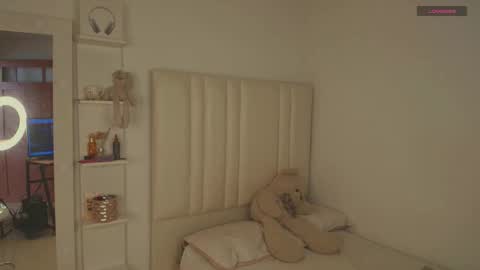 Laura Camila online show from February 26, 7:39 pm