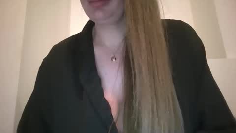 Snapshot of candice_tessy chatting on October 18, 8:57 pm Candice online show from October 18, 8:57 pm