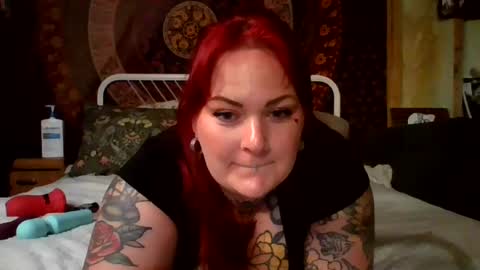 candiredd online show from July 12, 6:16 am