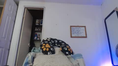 Snapshot of candy_cumyy1 chatting on February 25, 5:08 pm candy_cumyy1 online show from February 25, 5:08 pm