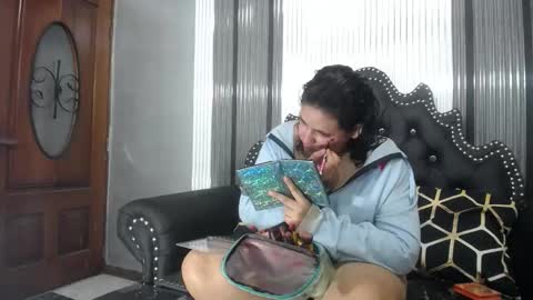 candy online show from November 28, 2:52 am