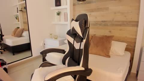 CANDY online show from December 22, 7:20 pm