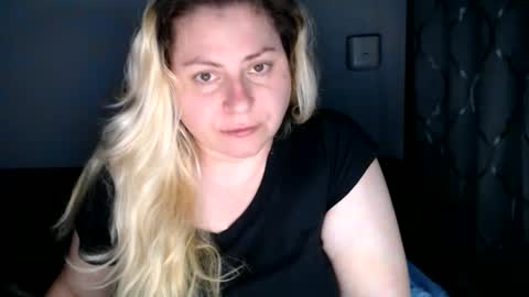 Laura online show from September 29, 9:03 pm