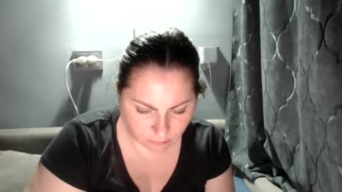 Laura online show from November 17, 8:33 pm