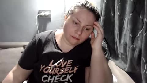 Laura online show from February 26, 10:02 pm